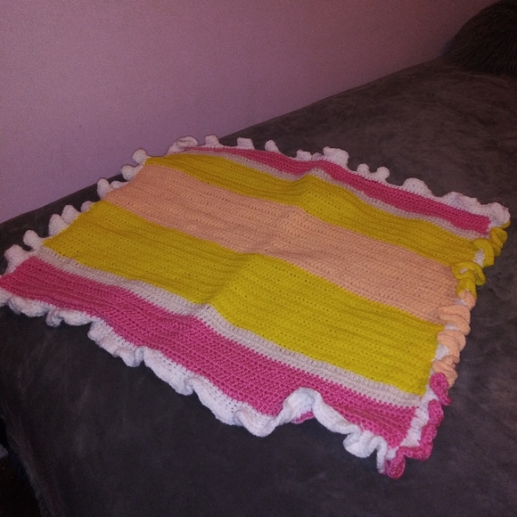 Crocheted girls baby blanket - Picture 1 of 1